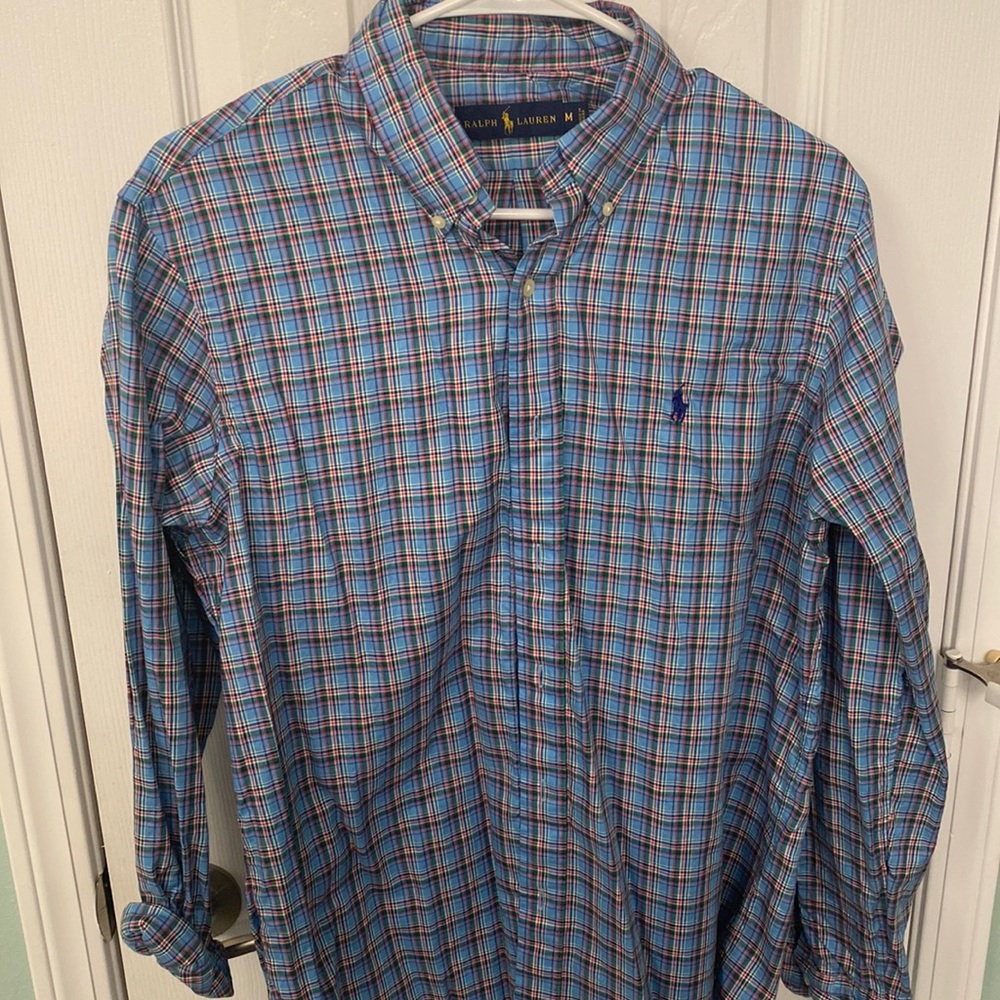 Ralph Lauren men’s button down. Size medium. Gently used. No flaws.